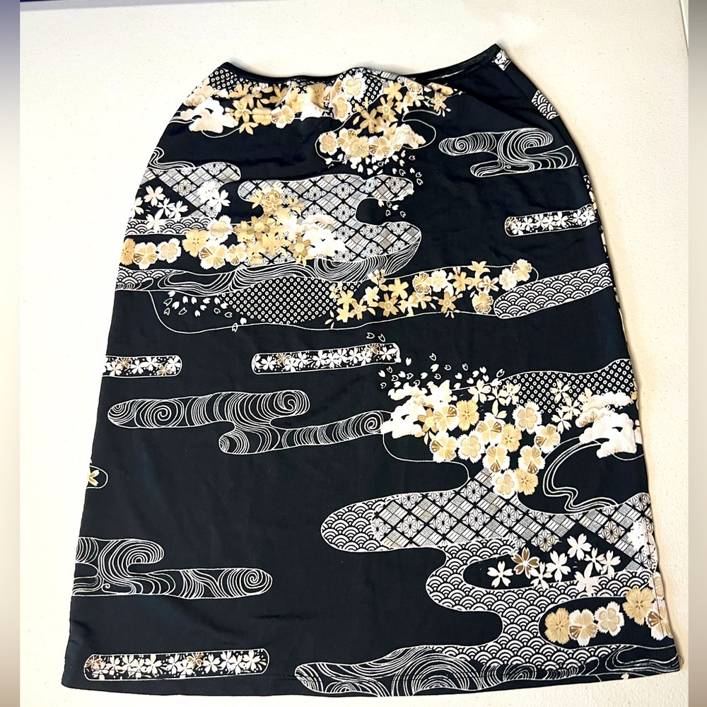 Silky, Asian Art inspired mid-length skirt by Wild Cat. Size Small.